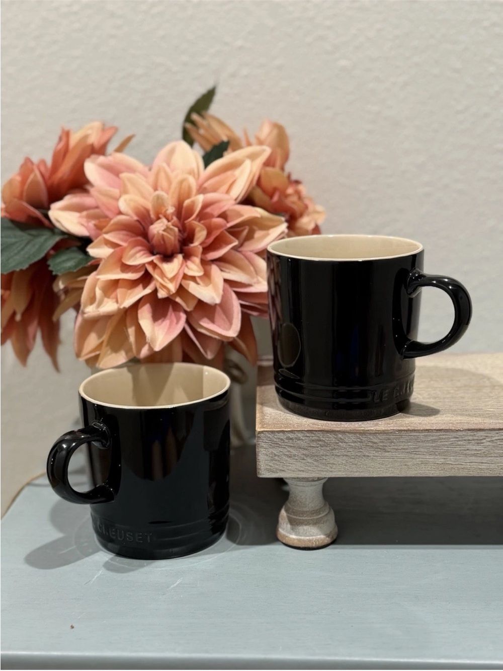 2 LE CREUSET STONEWARE COFFEE MUGS IN BLACK ONYX 350 ML SECOND